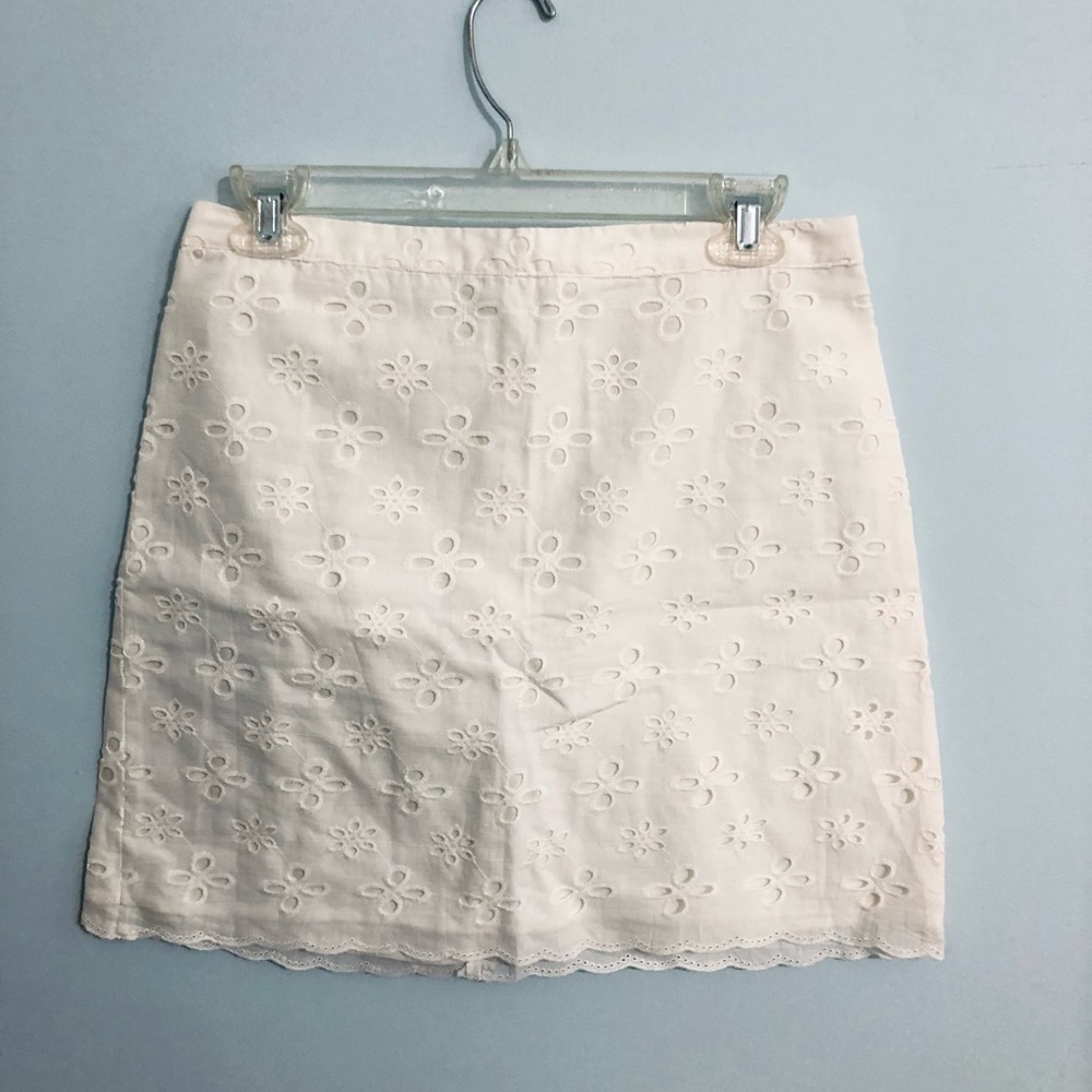 White detailed skirt